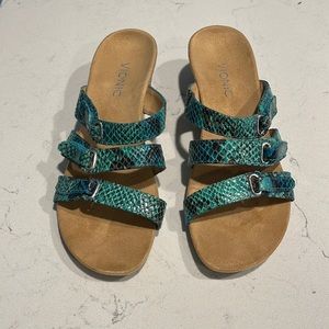 Vionic snakeskin green orthopedic adjustable wedges size 8